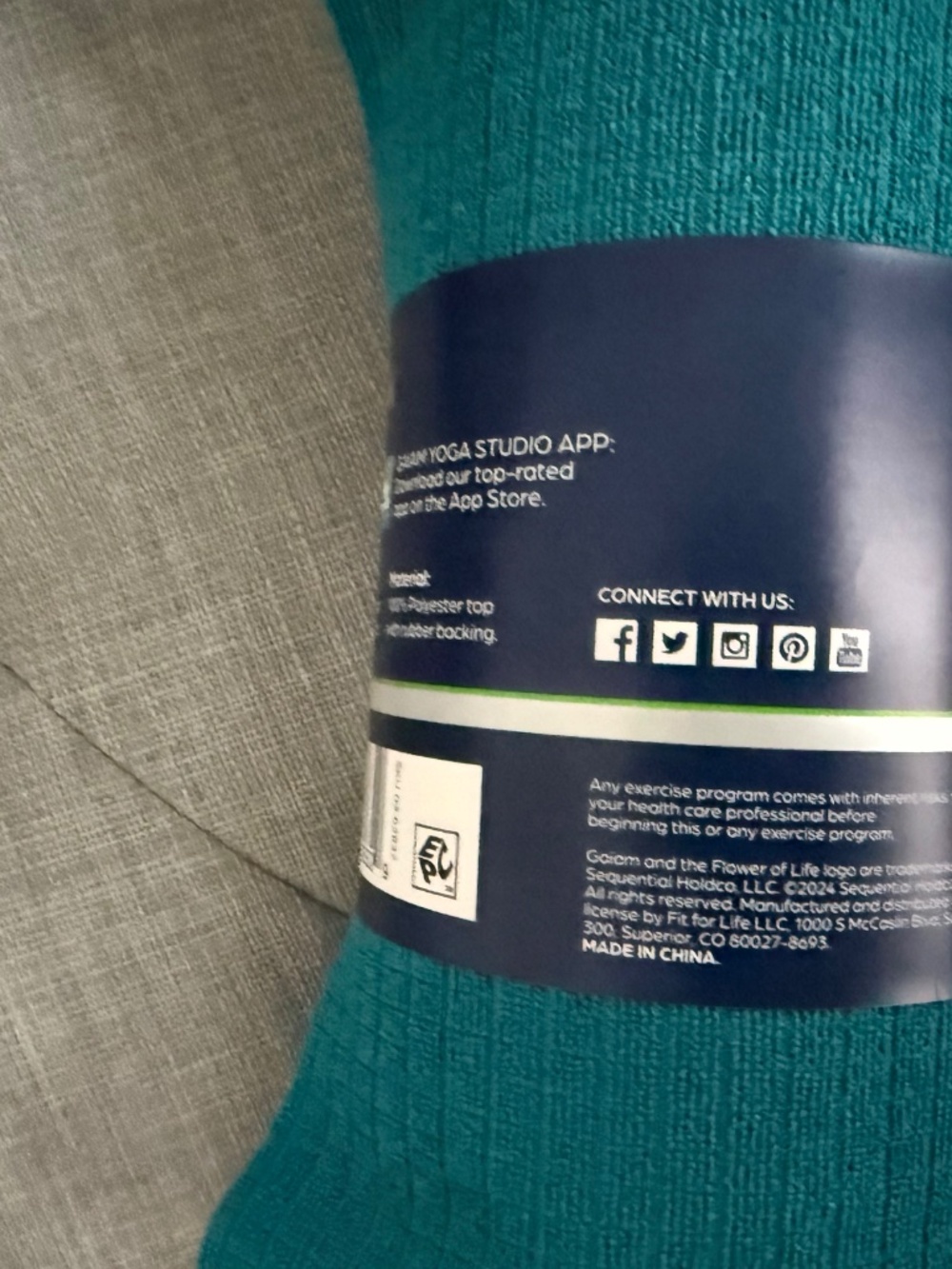 Gaiam No-Slip Yoga Mat Towel in Teal, NWT - Picture 2 of 5